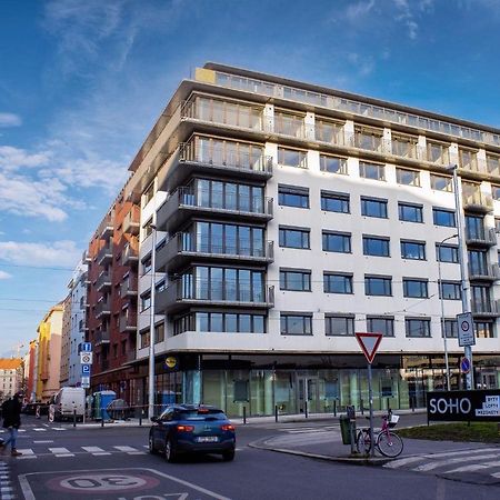 Tran Chien Apartment With Free Private Parking 布拉格 外观 照片