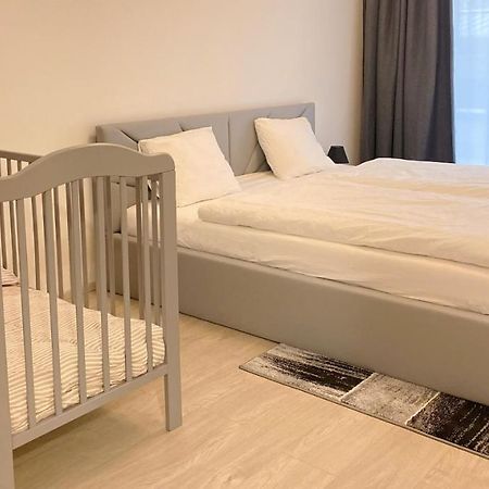Tran Chien Apartment With Free Private Parking 布拉格 外观 照片