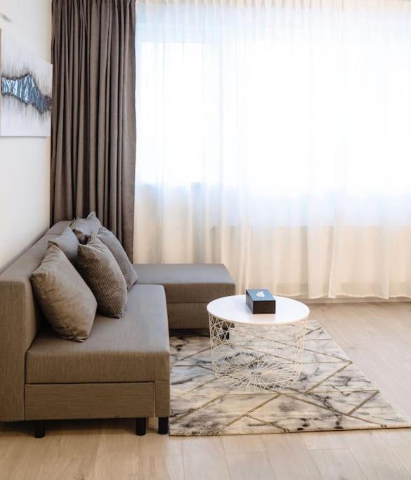 Tran Chien Apartment With Free Private Parking 布拉格 外观 照片