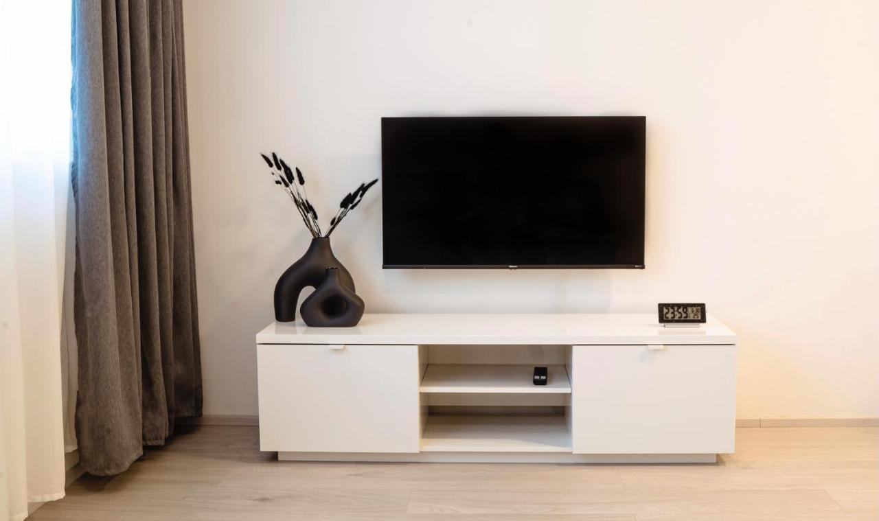 Tran Chien Apartment With Free Private Parking 布拉格 外观 照片