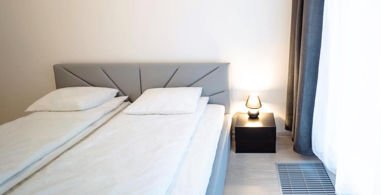 Tran Chien Apartment With Free Private Parking 布拉格 外观 照片