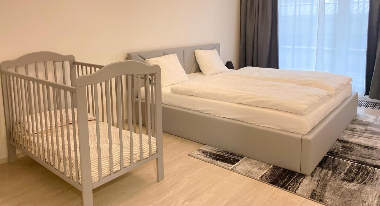 Tran Chien Apartment With Free Private Parking 布拉格 外观 照片